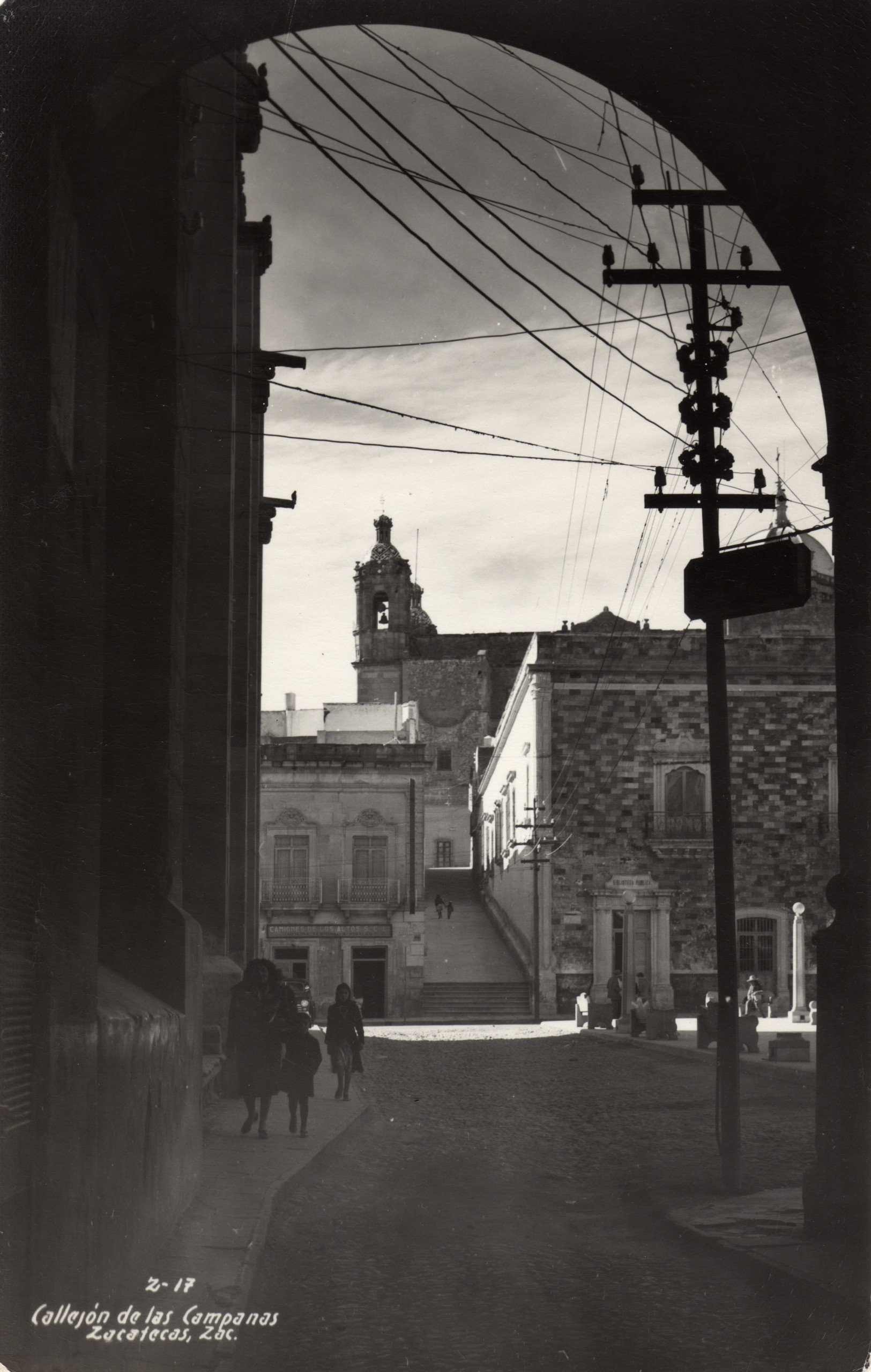 Callejón de las Campanas con Templo de Santo Domingo y Palacio de la Mala Noche