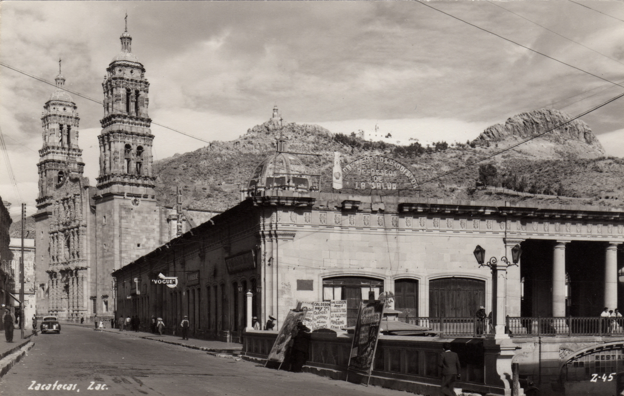 Avenida Hidalgo con Mercado González Ortega y Catedral, finales de la década de 1940