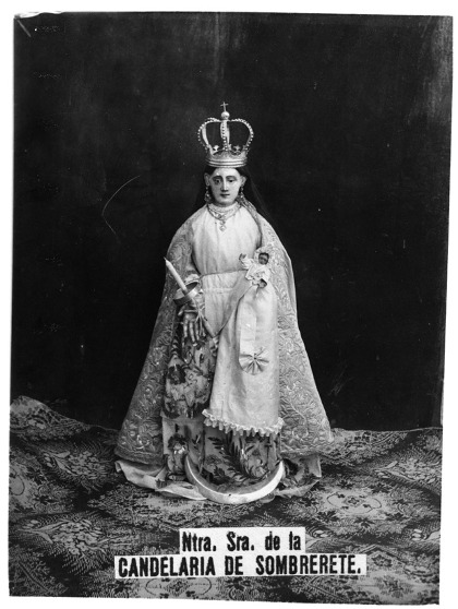 Imagen de Nuestra Señora de la Candelaria de Sombrerete en estudio fotográfico