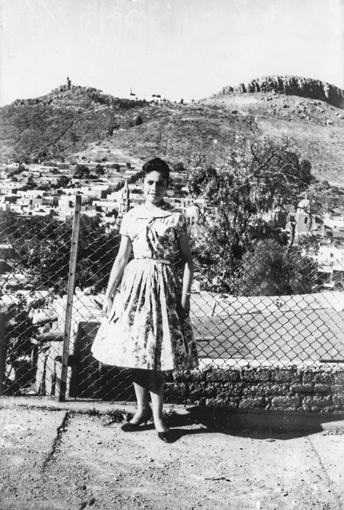 Retrato de Elisa Villegas con Cerro de la Bufa al fondo, 1950