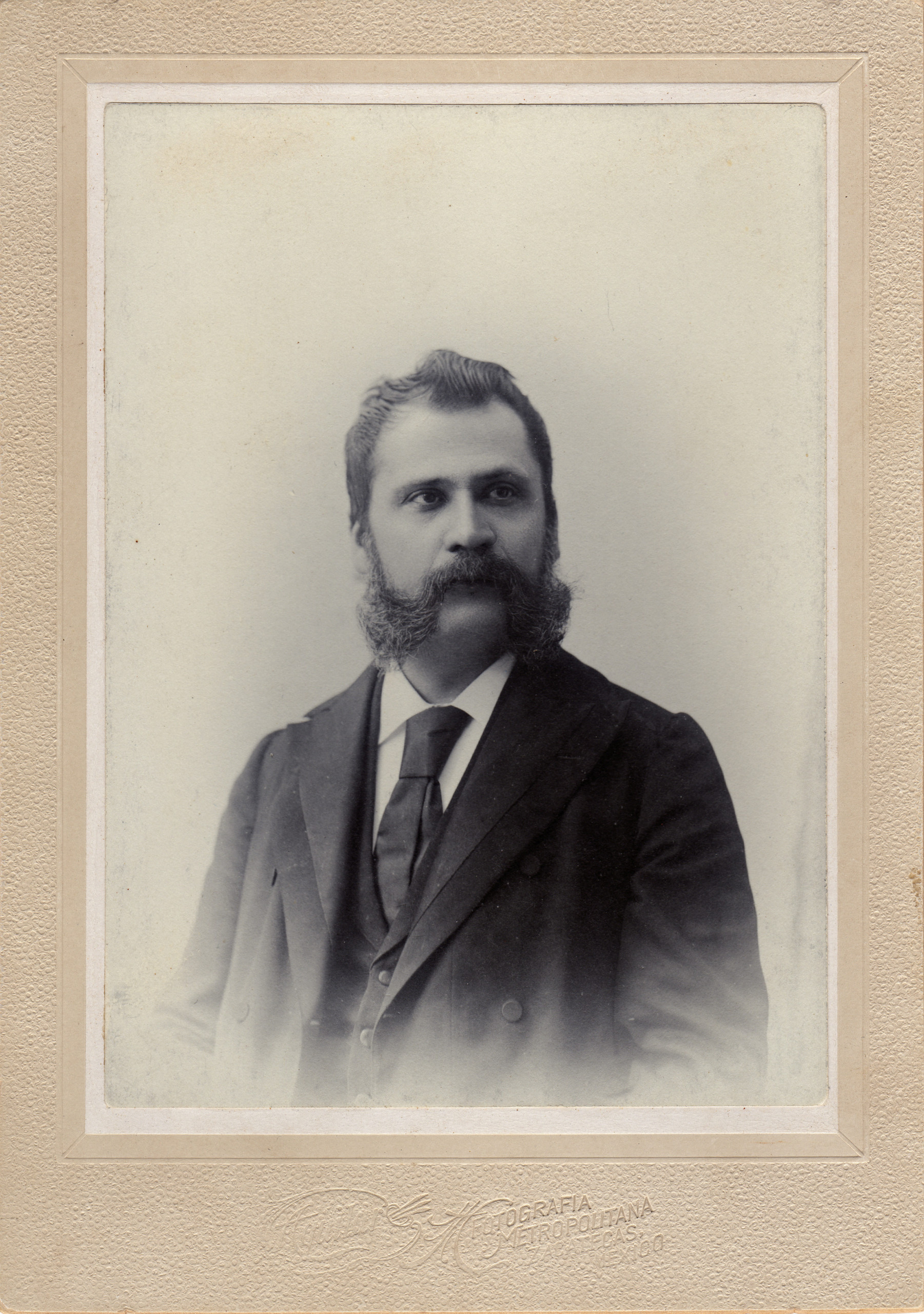 Retrato formal de José María M. Aguilar, finales del siglo XIX