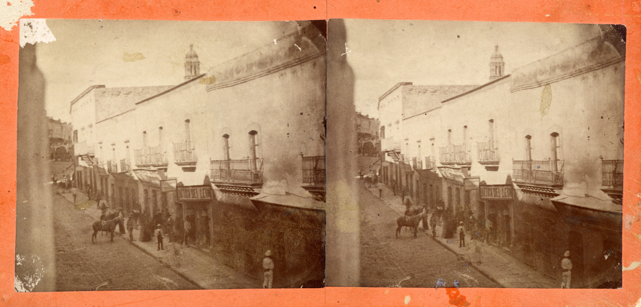 Avenida Hidalgo frente al Portal de Rosales, Zacatecas, finales del siglo XIX