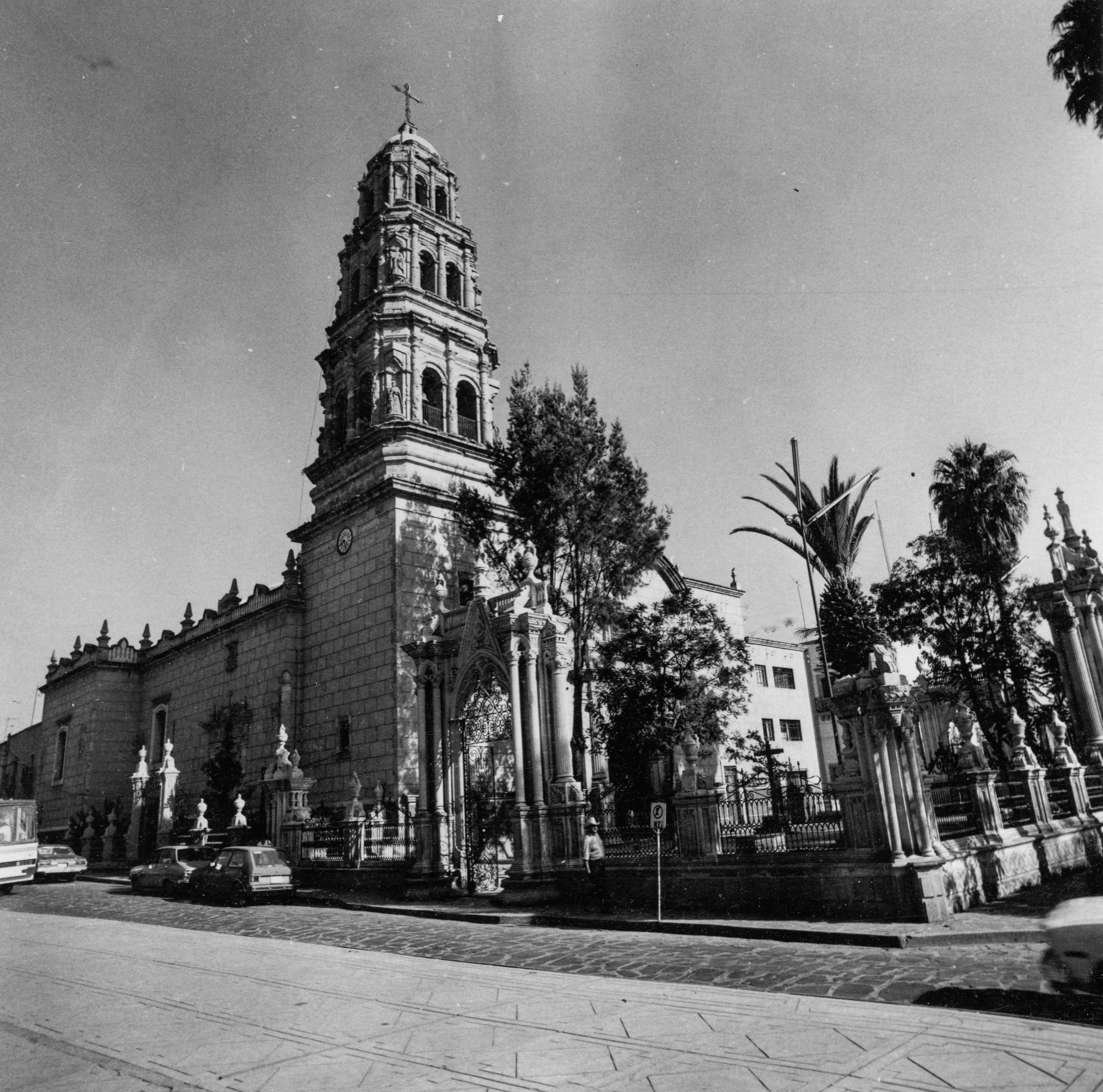 Pórtico del Templo de Nuestra Señora de la Purificación, Fresnillo, década de 1980