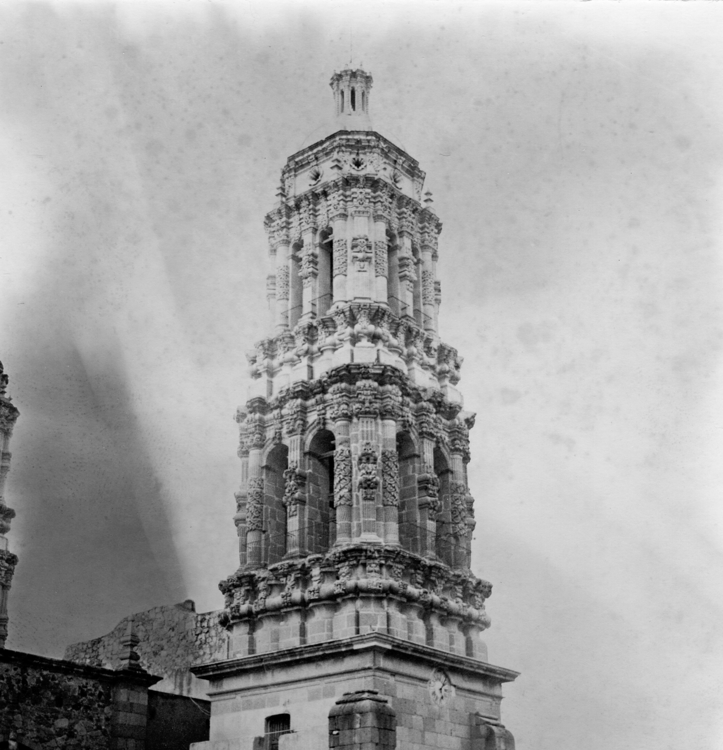 Torre norte de la Catedral Basílica de Zacatecas, década de 1980